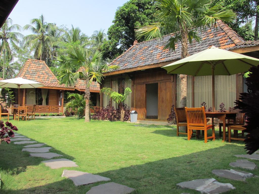 Cempaka Villa Magelang Eksteriør billede